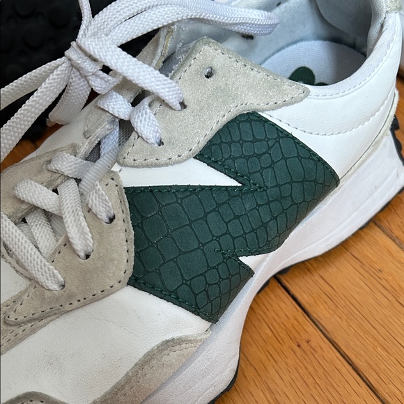 New Balance 327s - Picture 3 of 7